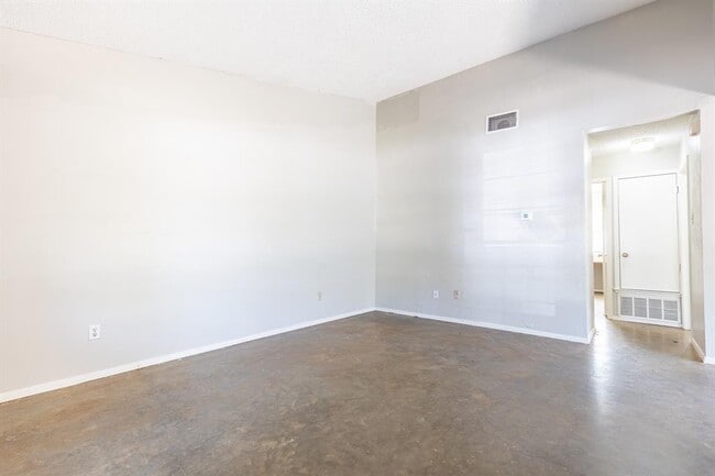 Building Photo - 6201 Berkett Cove