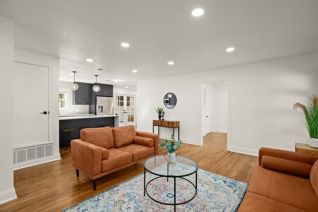 Building Photo - 1207 Romeria Dr