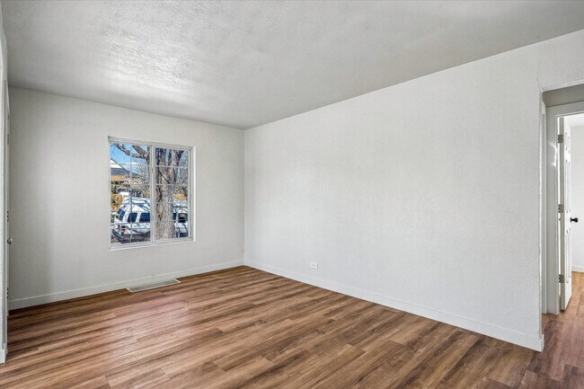 Building Photo - Remodeled house in Barnum