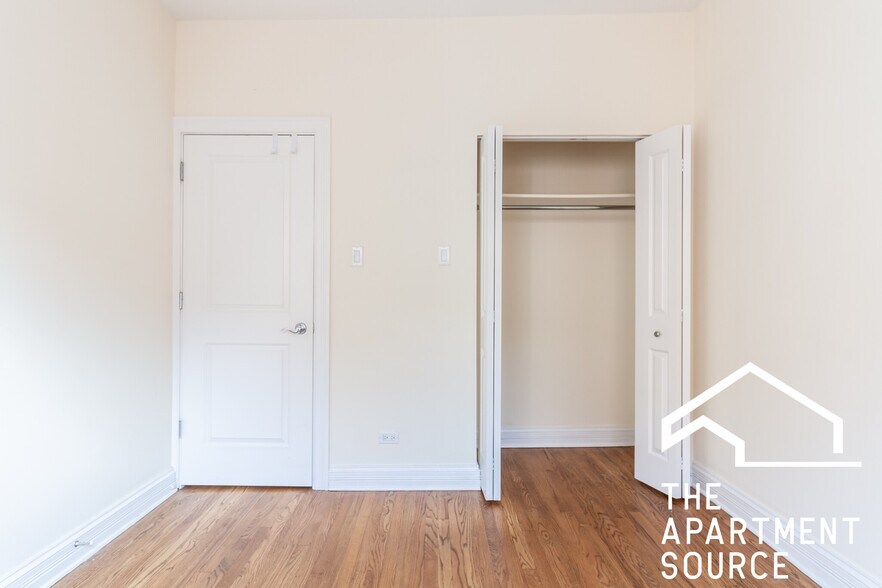 Building Photo - 626 W Roscoe St