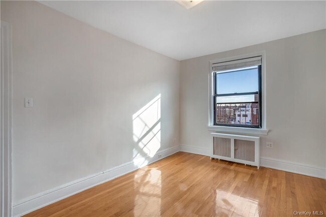 Building Photo - 250 Martine Ave