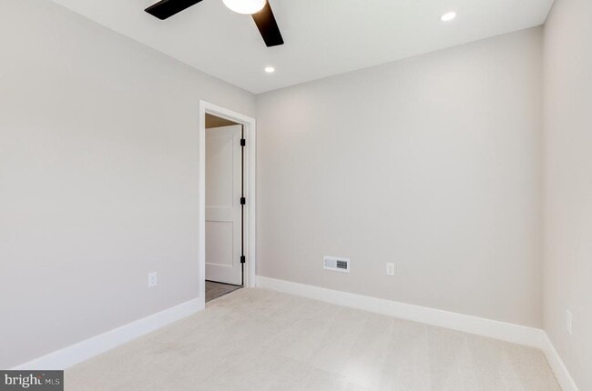 Building Photo - 369 E Hector St