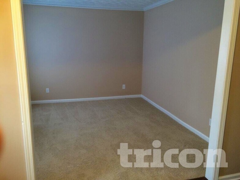 Building Photo - 8437 Glenwoods Dr
