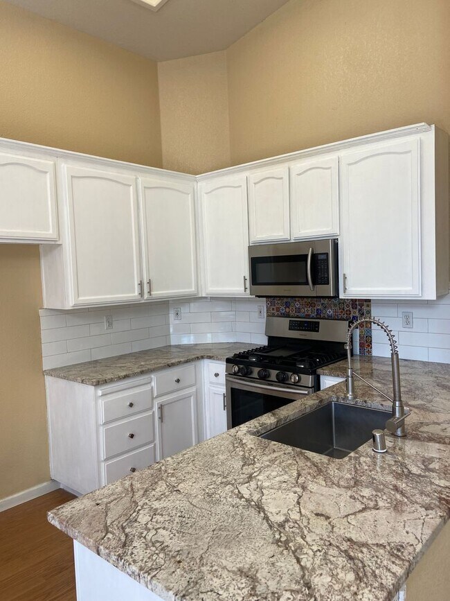 Building Photo - Chelsea Ridge - Broadstone. Walk to park, ...