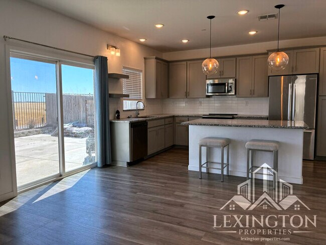 Building Photo - Beautiful Modern, 3BD/2.5BA Home in Rancho...