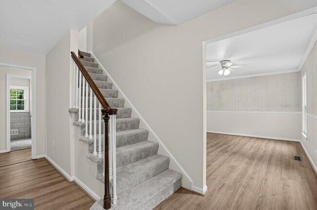 Building Photo - 6401 Wolf Run Hunt Ct
