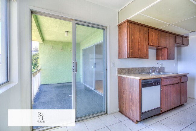 Building Photo - Spacious 2-Bedroom, 2-Bathroom Unit in Prime Monterey Park