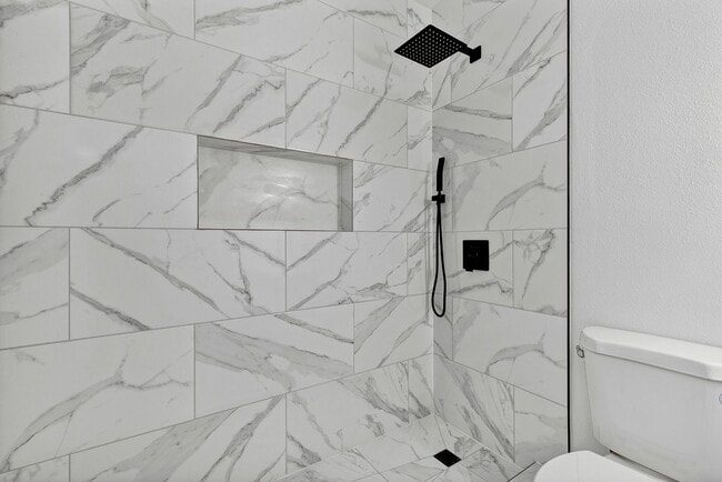 Building Photo - Charming Updated 1-Bedroom Home with Modern Kitchen & Cozy Front Patio