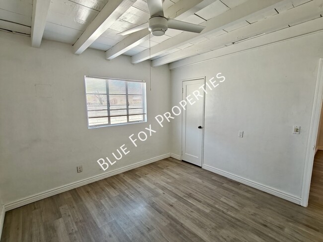 Building Photo - 2233 N Isabel Blvd
