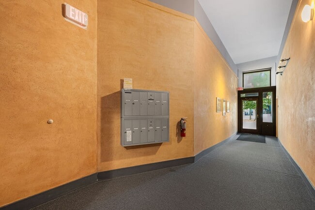 Building Photo - Stylish Studio Condo in Downtown Asheville – Rare Top-Floor Find