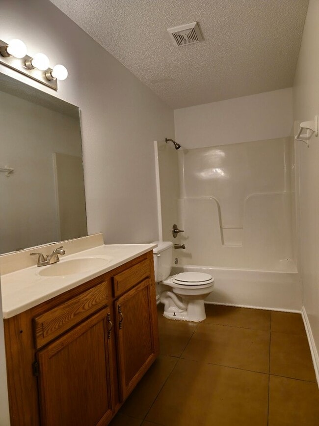 Building Photo - ** Holiday Special - Rent free until next ...