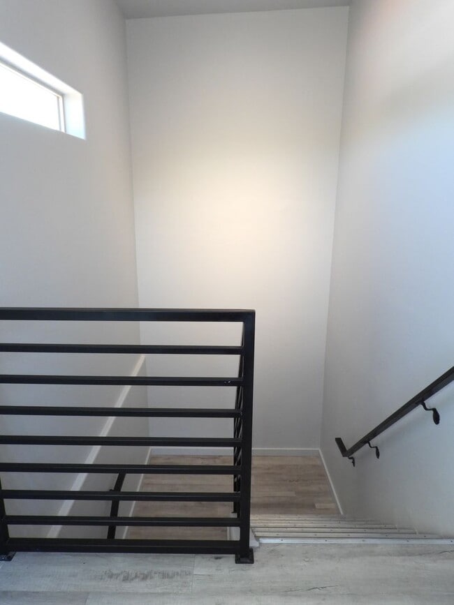 Building Photo - 3 Bedroom 2.5 Bath Home