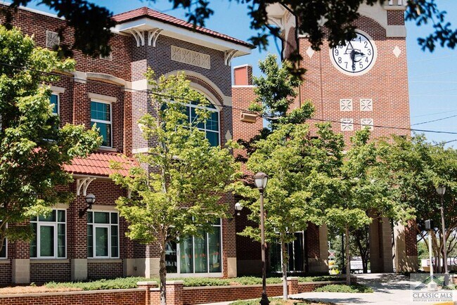 Building Photo - 285 Hampton Ct