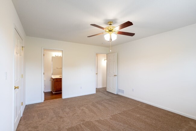 Building Photo - 2612-2614 Northampton Dr.