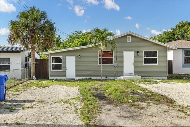 Building Photo - 3633 SW 12th Ct
