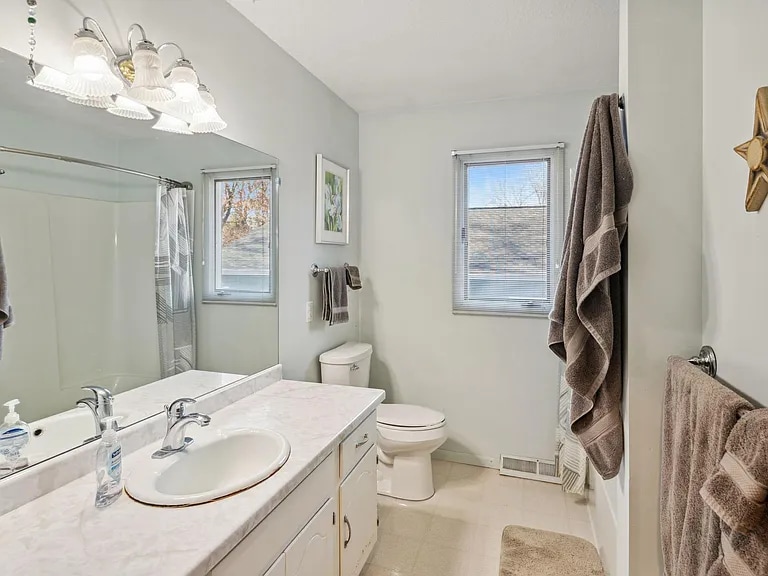 Building Photo - 1803 Chestnut Dr