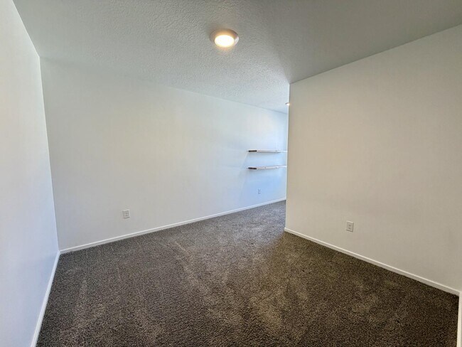 Building Photo - 3698 E 1520 S