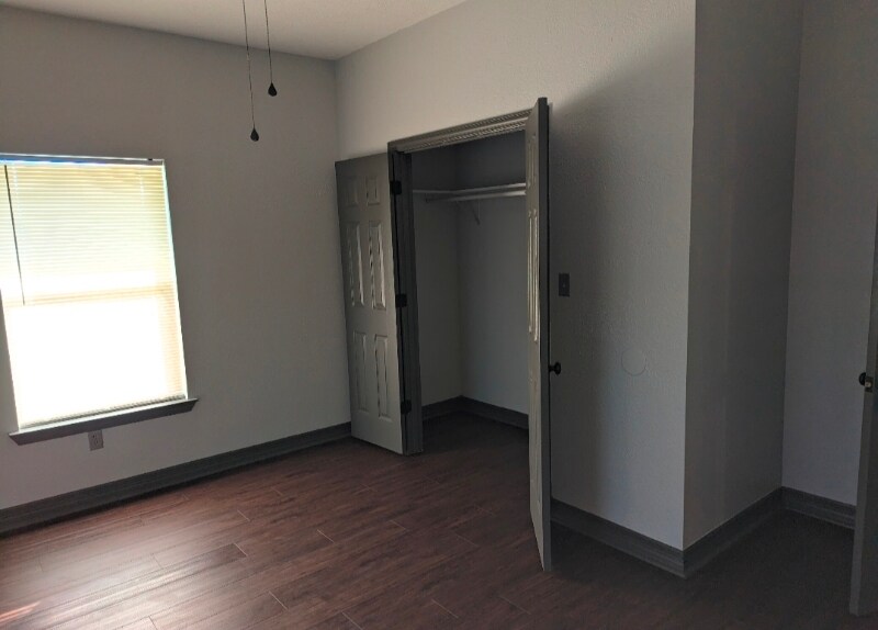 Building Photo - 723 S 33rd St