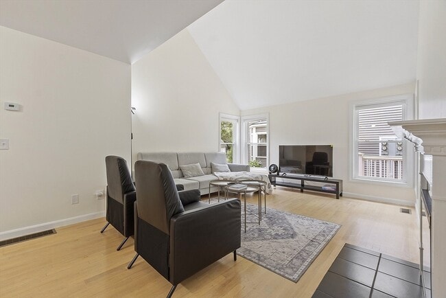 Building Photo - 5 Maple Ridge Dr