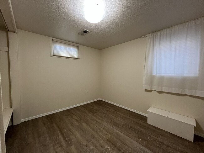 Building Photo - Classic Comfort Meets Modern Style in This...
