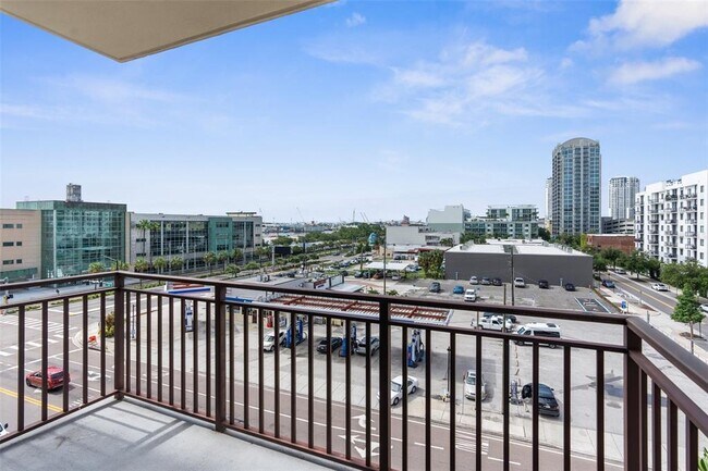 Building Photo - 1238 E Kennedy Blvd