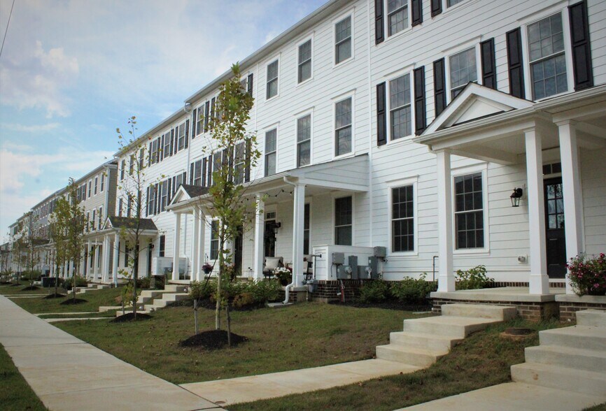 Primary Photo - 955 Lorewood Grove Rd