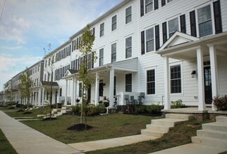 Building Photo - 955 Lorewood Grove Rd