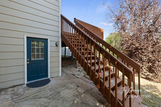 Building Photo - SPECTACULARLY HUGE 6BD HOME with PANORAMIC MOUNTAIN VIEWS - Security Deposit Waiver Available