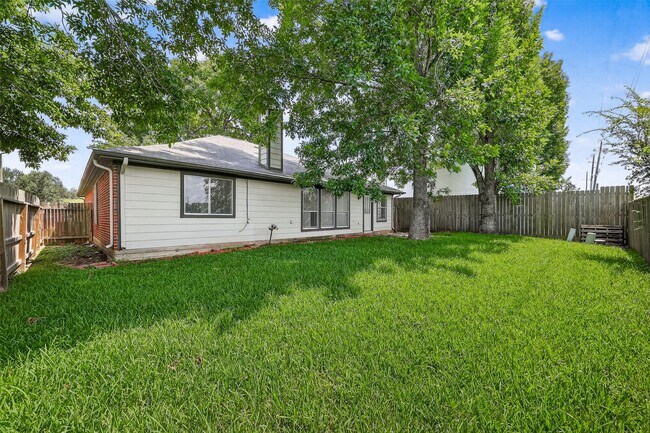 Building Photo - 17162 Summer Hollow Dr