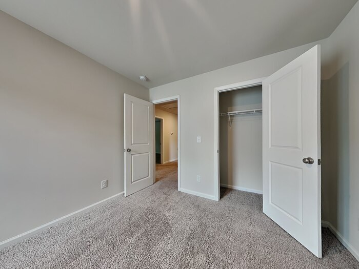 Building Photo - 498 Blue Garden Wy
