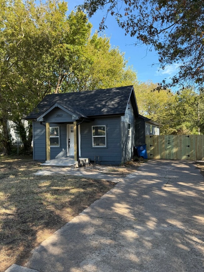 Building Photo - 2507 N Rockford Ave