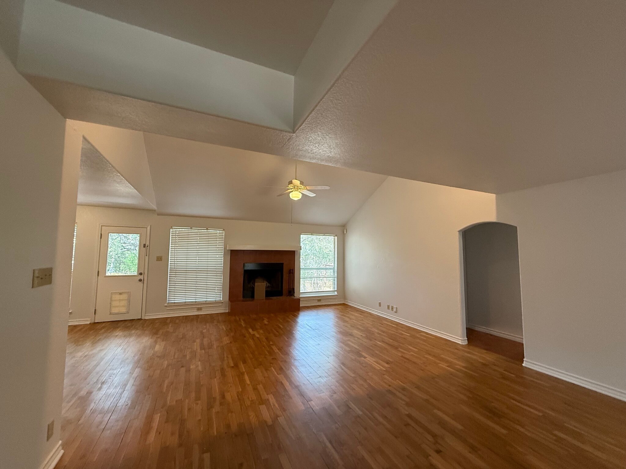 Building Photo - 1907 Summerwood Dr