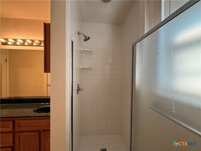 Building Photo - 406 Diana Ln