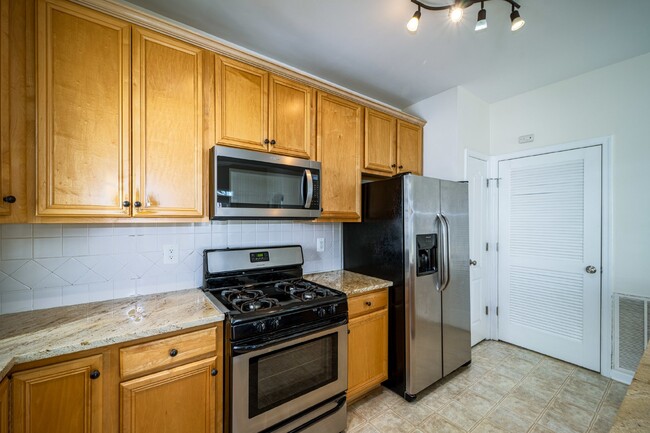 Building Photo - "Spacious 3-Bed, 2-Bath Condo Retreat in A...