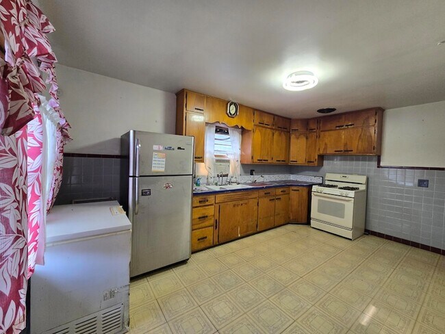 Building Photo - 535 E 43rd Ave
