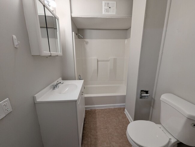 Building Photo - 3517 Giles Ave