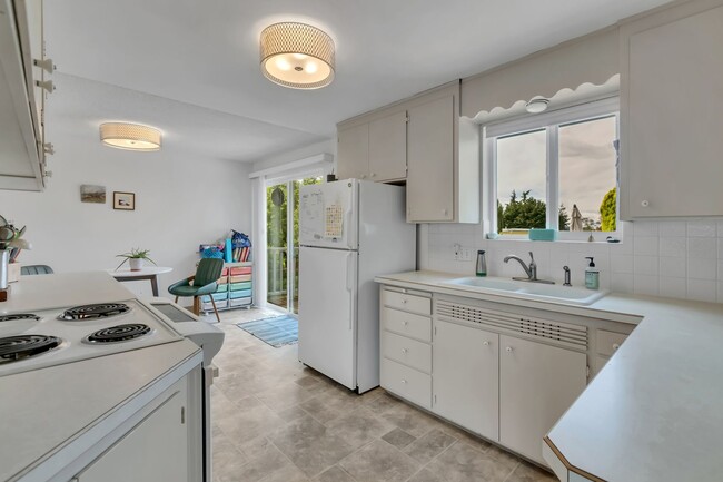Building Photo - Panoramic View Living in Des Moines