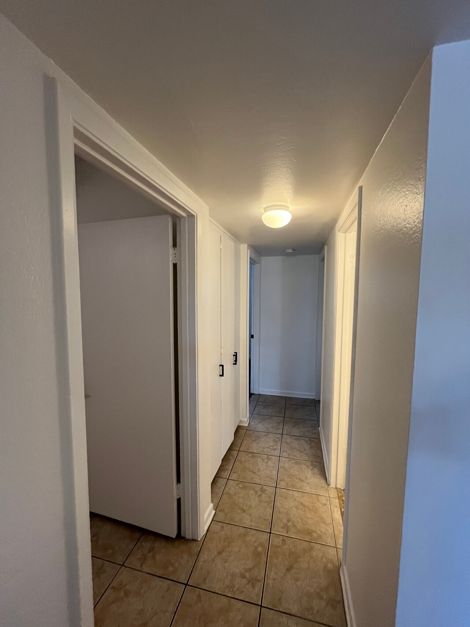 Building Photo - 810 E Redondo Dr