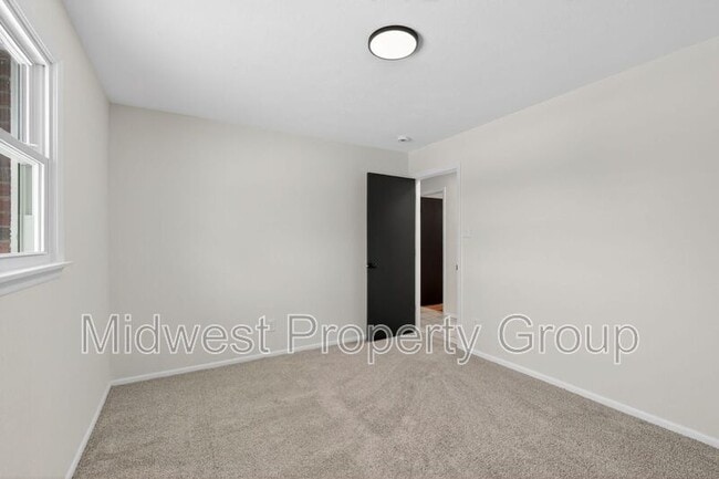 Building Photo - 5165 Westwood Dr