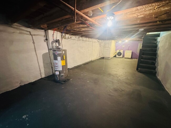 Building Photo - Refreshed 3bd/1bath House! Section 8 ONLY!