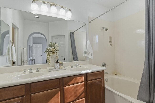 Building Photo - 3935 E Rough Rider Rd