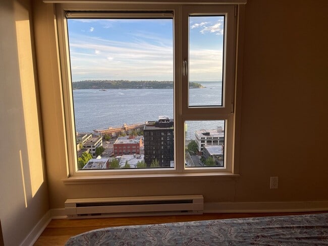 Building Photo - Beautiful Home In Arbor Place Tower