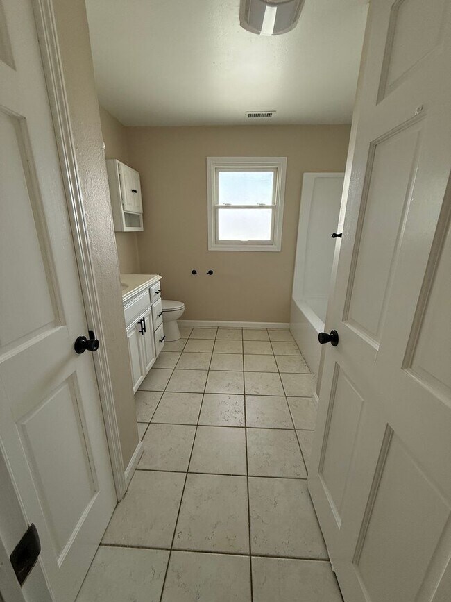 Building Photo - Charming Newly Remodeled 3-Bedroom Home!