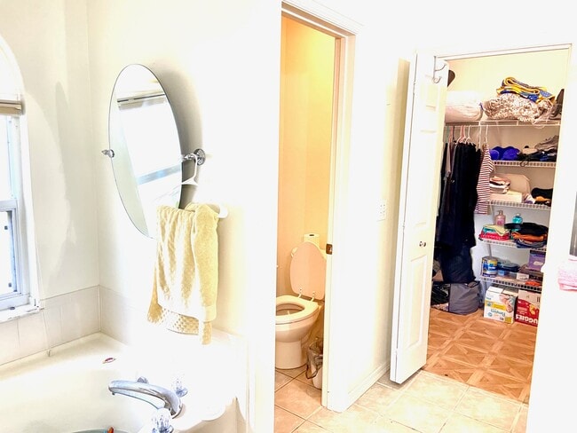 Building Photo - 22537 Roderick Dr