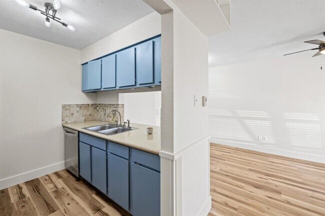 Building Photo - 1705 Crossing Pl