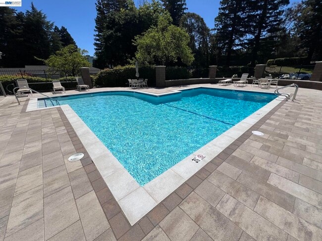 Building Photo - 2005 Rancho Verde Cir W