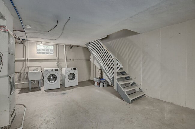 Building Photo - 135 Commonwealth Ave