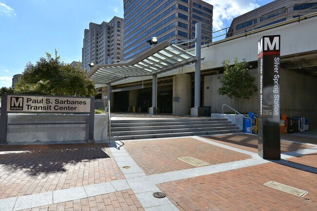 Building Photo - Luxury 1BD/1BA condo steps to SS METRO