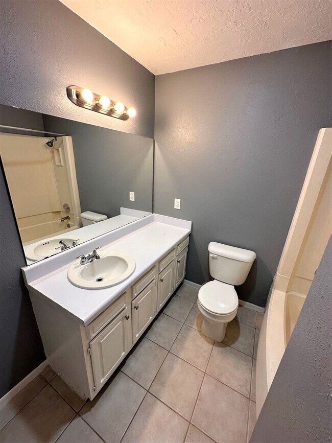 Building Photo - 2321 Gladys St, Beaumont TX 77702