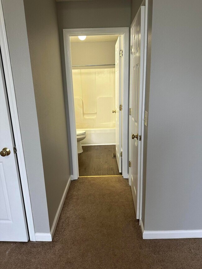 Building Photo - 212 White Oak Trace